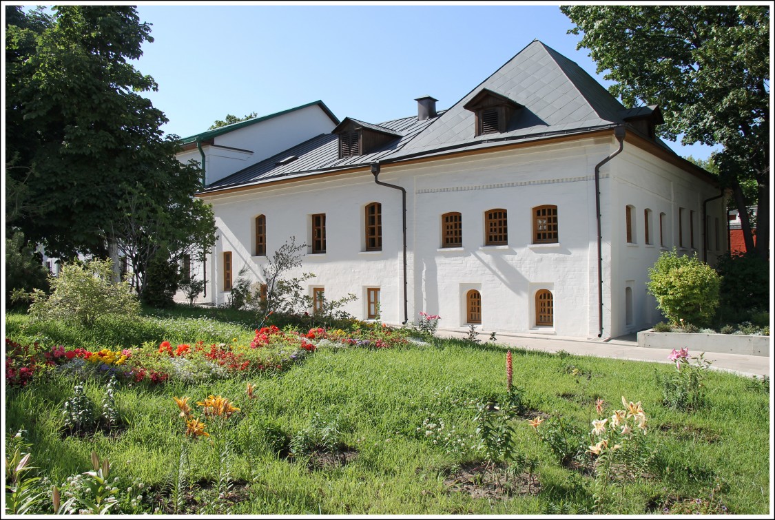 Хамовники. Зачатьевский монастырь. фасады, Настоятельский корпус и старый трапезный корпус