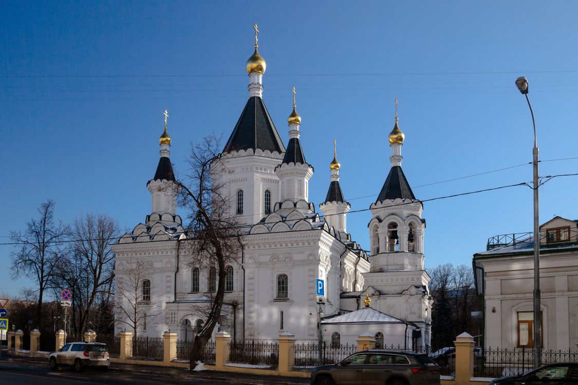 Хамовники. Церковь Михаила Архангела при клиниках на Девичьем поле. фасады