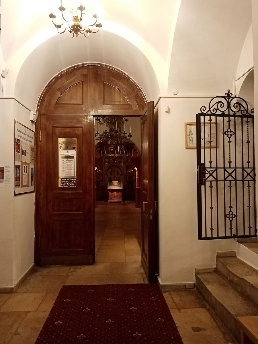 Церковь Власия в Старой Конюшенной слободе, Хамовники (Центральный административный округ (ЦАО), г. Москва). интерьер и убранство, Притвор храма