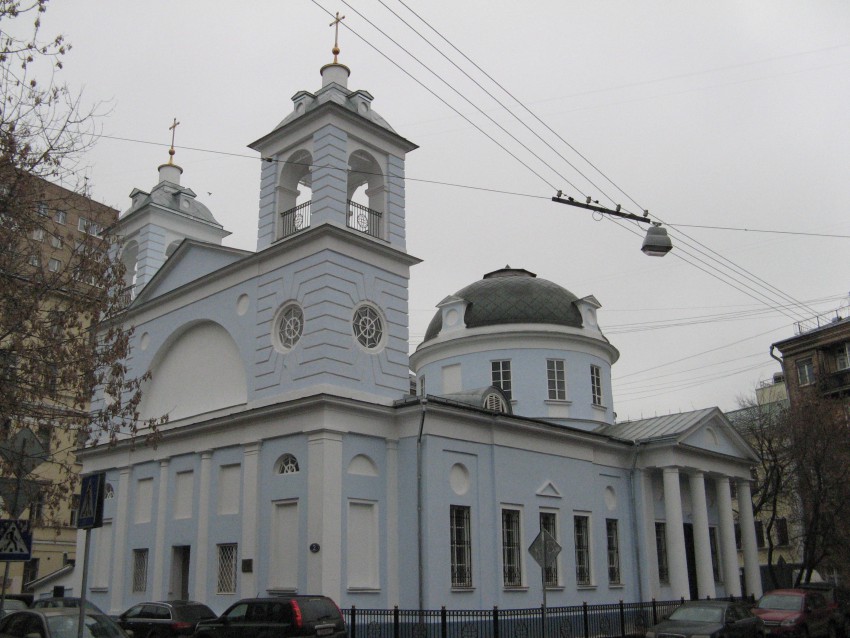 Церковь Успения Пресвятой Богородицы на Могильцах, Хамовники (Центральный административный округ (ЦАО), г. Москва). фасады, после ремонта в 2012 году 