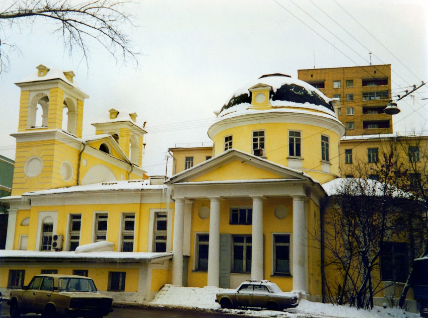 Церковь Успения Пресвятой Богородицы на Могильцах, Хамовники (Центральный административный округ (ЦАО), г. Москва). документальные фотографии