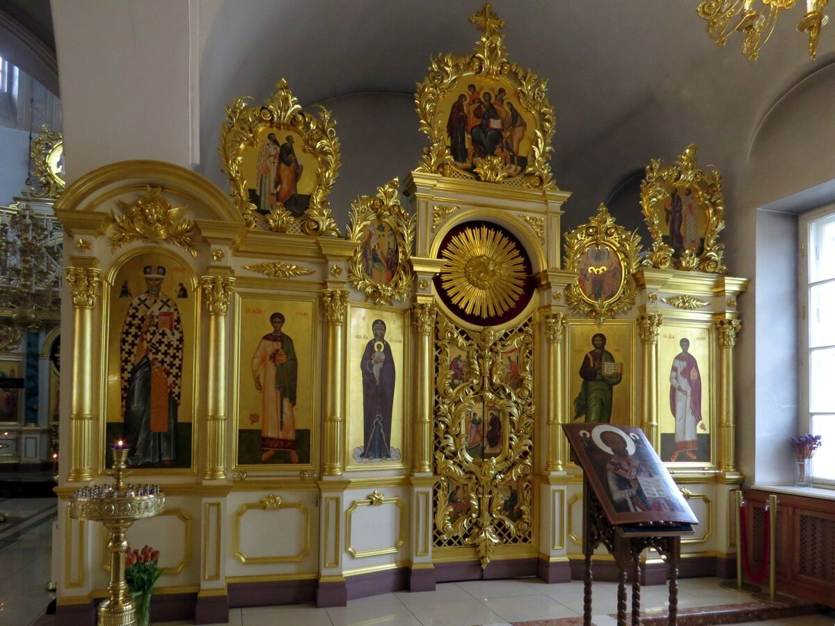 Церковь Успения Пресвятой Богородицы на Могильцах, Хамовники (Центральный административный округ (ЦАО), г. Москва). интерьер и убранство, Иконостас южного придела (Николая Чудотворца)