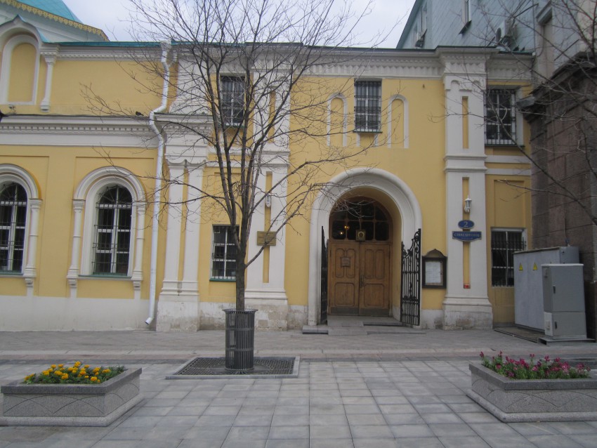 Церковь Благовещения Пресвятой Богородицы (Космы и Дамиана) в Шубине, Тверской (Центральный административный округ (ЦАО), г. Москва). архитектурные детали, Вход в церковь