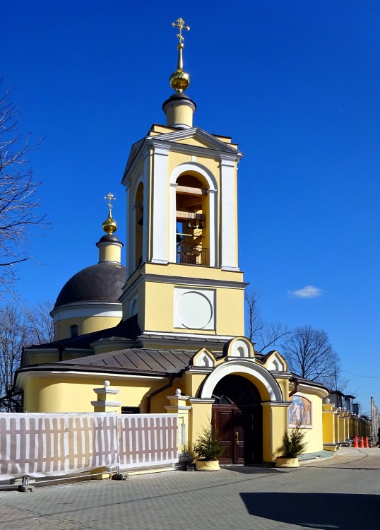 Раменки. Церковь Троицы Живоначальной на Воробьёвых горах. фасады