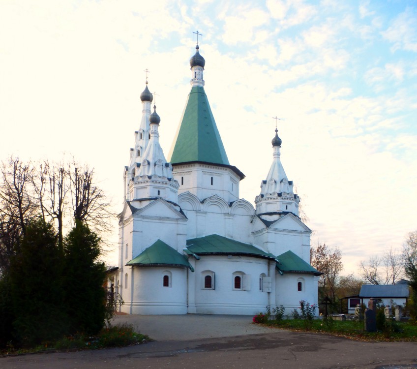 Церковь Троицы Живоначальной в Троицком-Голенищеве, Раменки (Западный административный округ (ЗАО), г. Москва). фасады
