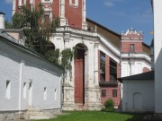 Хамовники. Новодевичий монастырь. Колокольня с церквями Иоанна Богослова и Варлаама и Иоасафа