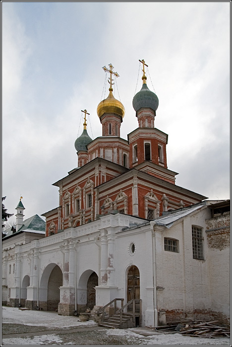 Хамовники. Новодевичий монастырь. Церковь Покрова Пресвятой Богородицы. фасады