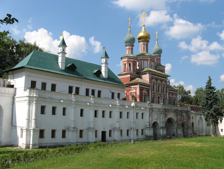 Хамовники. Новодевичий монастырь. Церковь Покрова Пресвятой Богородицы. фасады