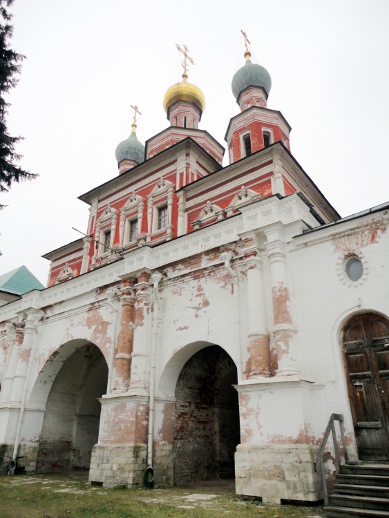 Хамовники. Новодевичий монастырь. Церковь Покрова Пресвятой Богородицы. архитектурные детали