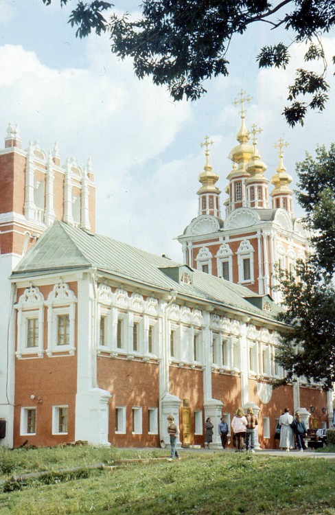 Хамовники. Новодевичий монастырь. Церковь Спаса Преображения. фасады