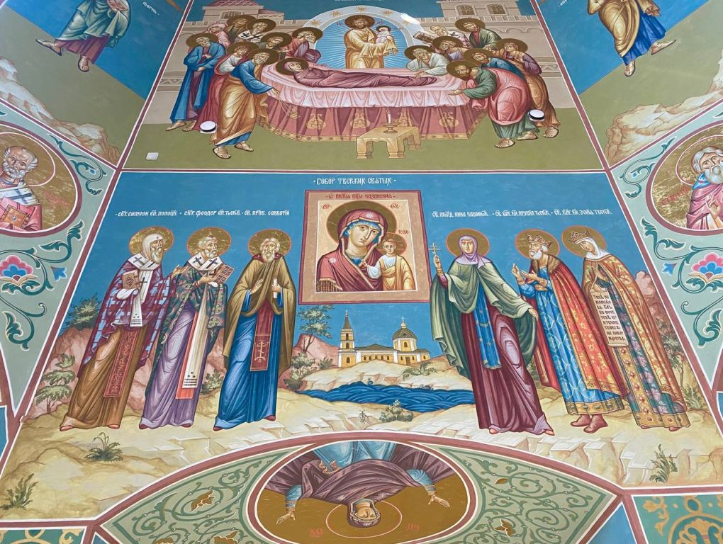 Церковь Казанской иконы Божией Матери, Медное (Калининский район, Тверская область). интерьер и убранство, Избранные святые на западной стене восьмерика