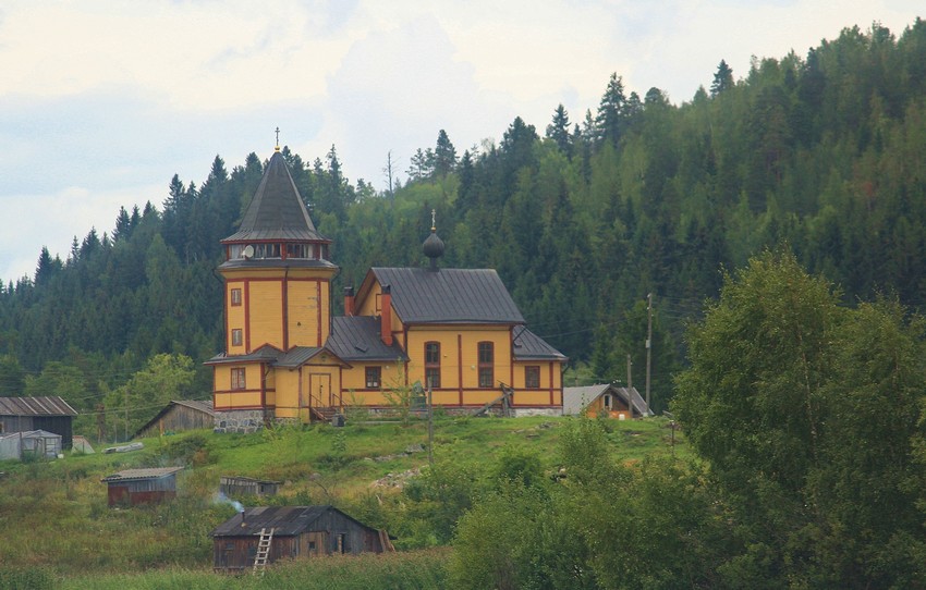 Красная Горка (Николо-Сердобольский погост). Церковь Николая Чудотворца на Риеккалансаари. общий вид в ландшафте