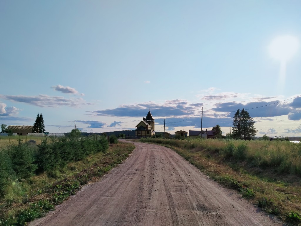 Церковь Николая Чудотворца на Риеккалансаари, Красная Горка (Николо-Сердобольский погост) (Сортавальский район, Республика Карелия). общий вид в ландшафте