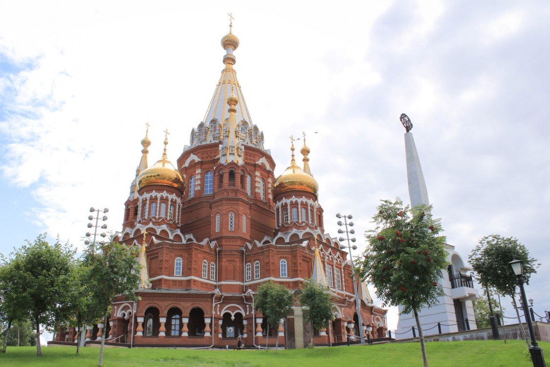 Ижевск. Кафедральный собор Михаила Архангела (новый). фасады