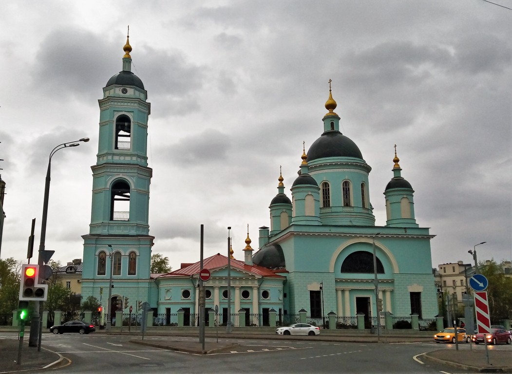 Церковь Сергия Радонежского (Троицы Живоначальной) в Рогожской слободе, Таганский (Центральный административный округ (ЦАО), г. Москва). общий вид в ландшафте