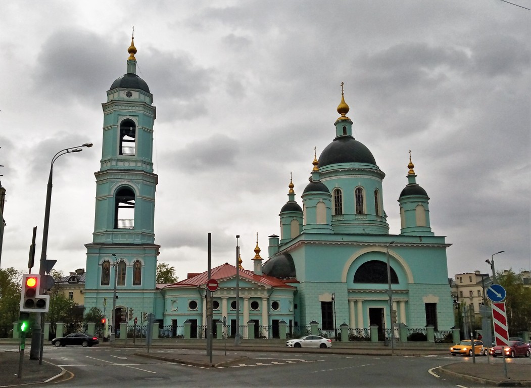 Таганский. Церковь Сергия Радонежского (Троицы Живоначальной) в Рогожской слободе. общий вид в ландшафте