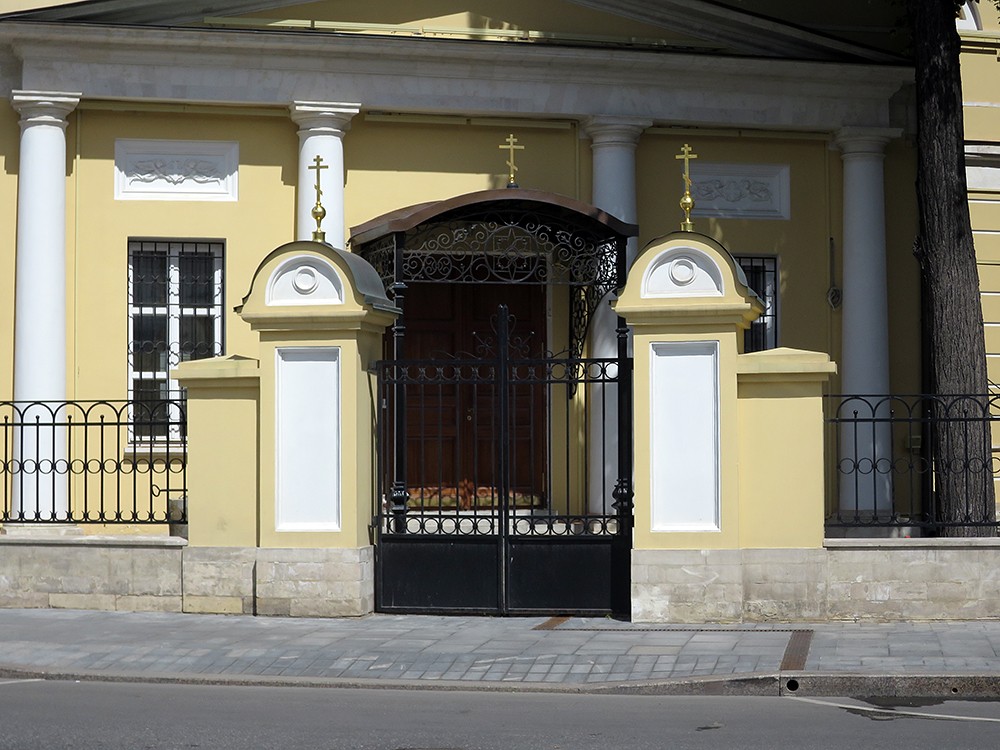 Церковь Рождества Пресвятой Богородицы на Кулишках (на Стрелке), Таганский (Центральный административный округ (ЦАО), г. Москва). дополнительная информация, Врата церковной ограды.