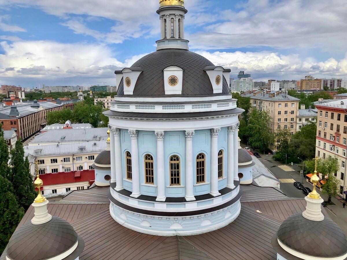 Церковь Мартина Исповедника (Вознесения Господня) в Алексеевской новой слободе, Таганский (Центральный административный округ (ЦАО), г. Москва). архитектурные детали, Вид храма с колокольни.