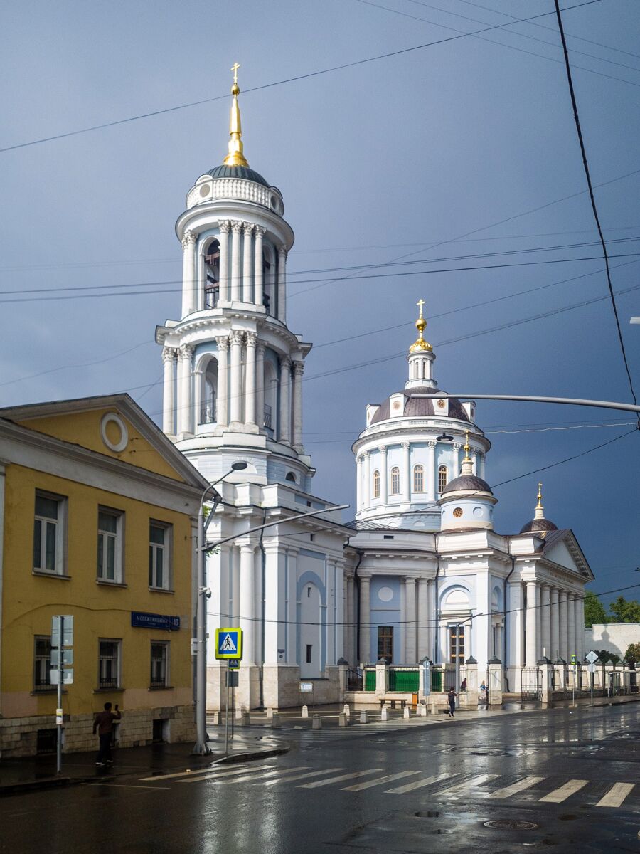 Церковь Мартина Исповедника (Вознесения Господня) в Алексеевской новой слободе, Таганский (Центральный административный округ (ЦАО), г. Москва). общий вид в ландшафте