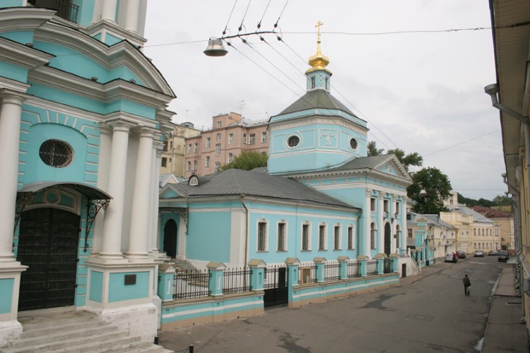 Таганский. Церковь Троицы Живоначальной в Серебряниках. фасады