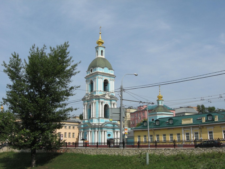 Таганский. Церковь Троицы Живоначальной в Серебряниках. общий вид в ландшафте