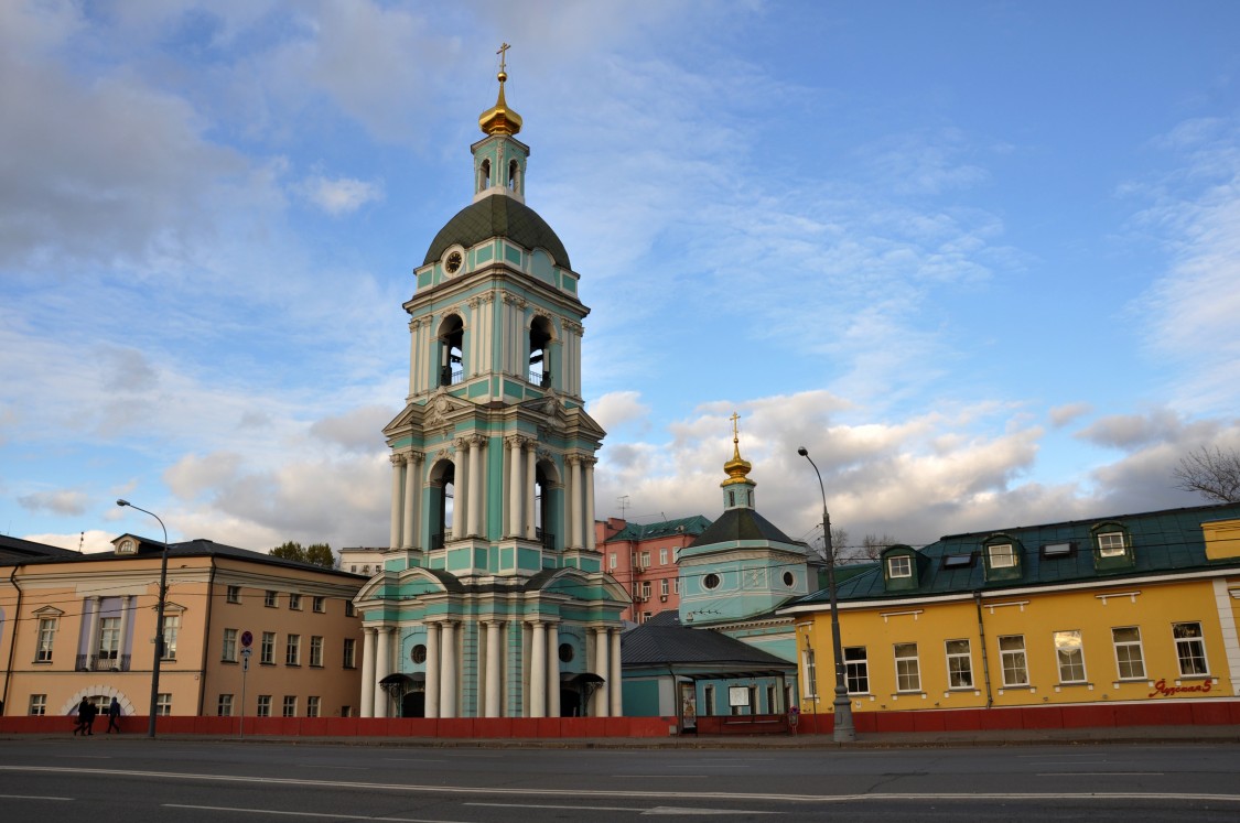 Таганский. Церковь Троицы Живоначальной в Серебряниках. фасады