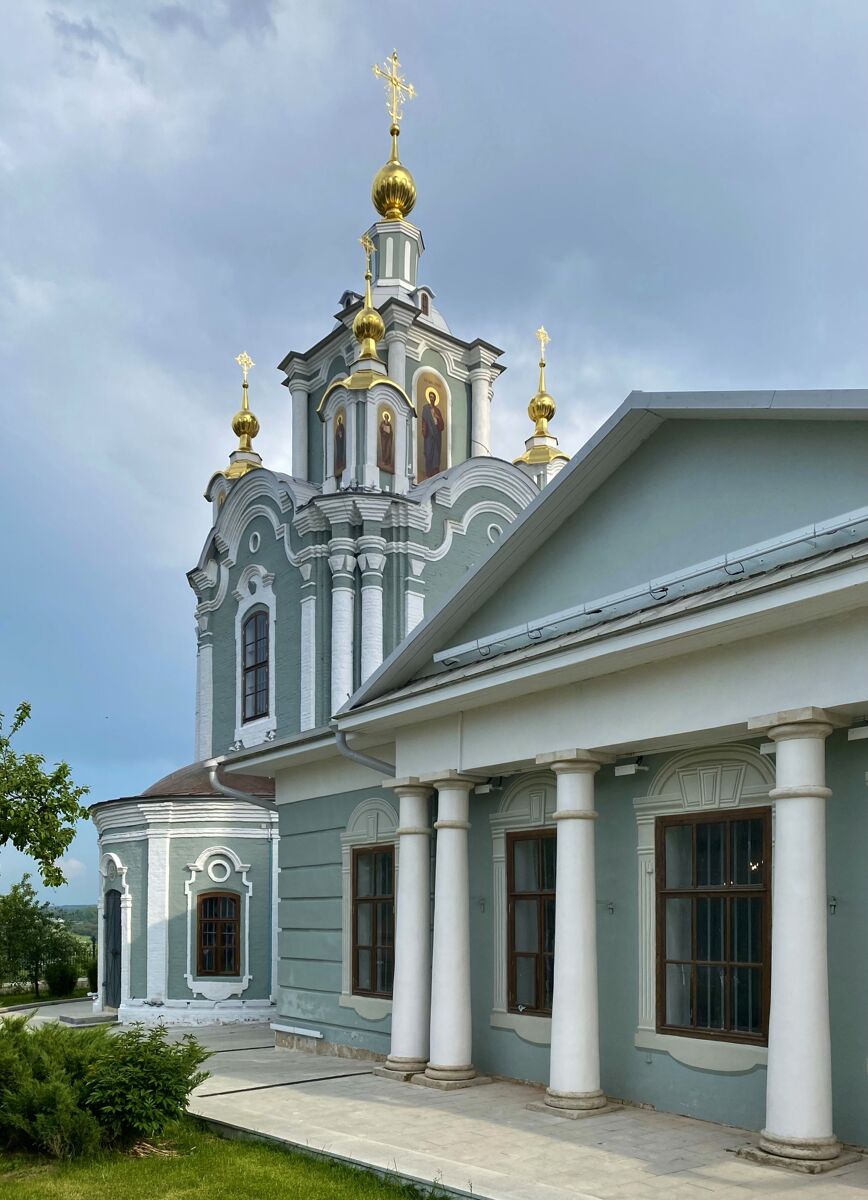 Собор Николая Чудотворца, Крапивна (Щёкинский район, Тульская область). архитектурные детали, Северная стена трапезной и основного объёма