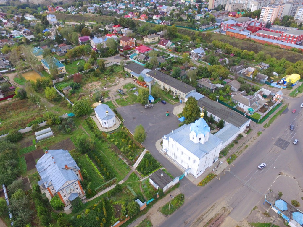 Орёл. Введенский (Христорождественский) монастырь. общий вид в ландшафте, Вид с юго-востока, фото с квадрокоптера.