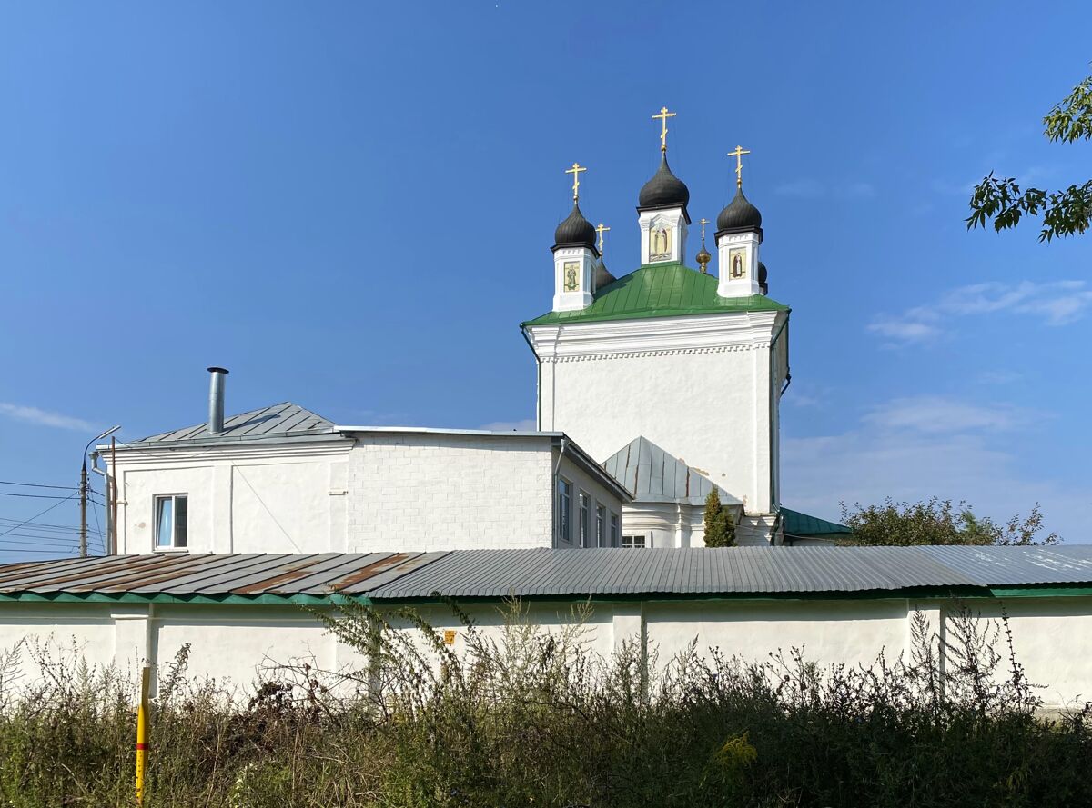 Церковь Илии Пророка, Орёл (Орёл, город, Орловская область). фасады, Общий вид с приходскими постройками с востока