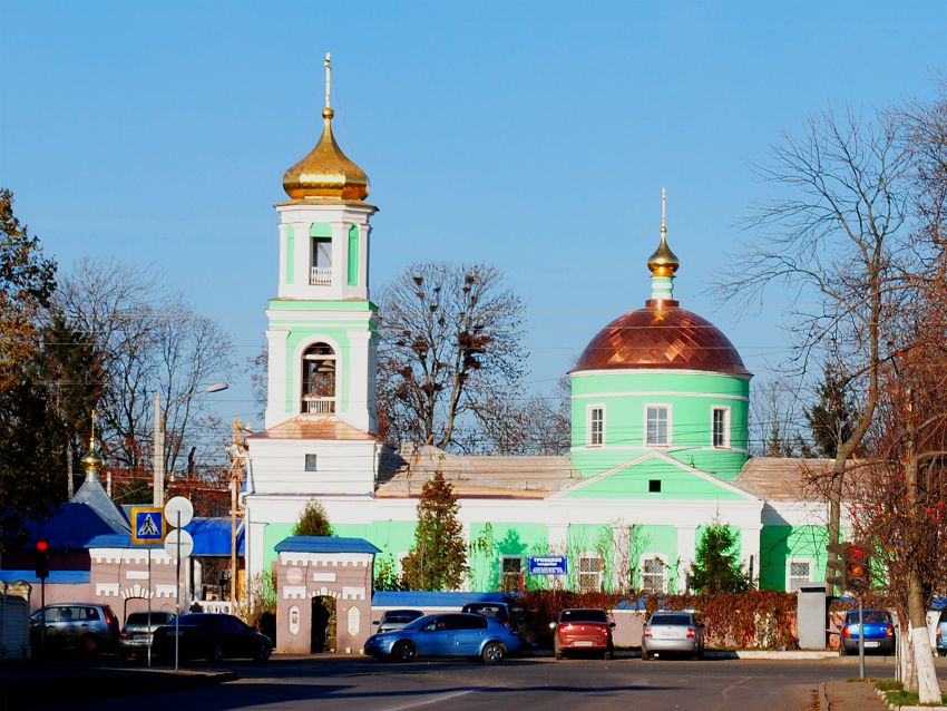 Орёл. Церковь Троицы Живоначальной на Троицком кладбище. общий вид в ландшафте, Вид на обновленный храм с ул. Пионерской г. Орла