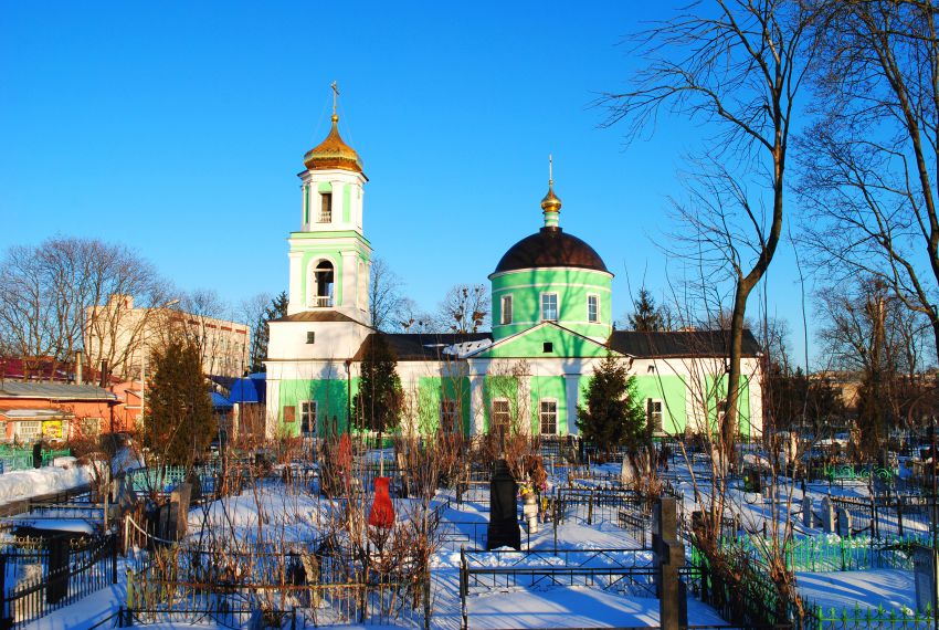 Орёл. Церковь Троицы Живоначальной на Троицком кладбище. общий вид в ландшафте, Свято-троицкий храм на Троицком кладбище г. Орла