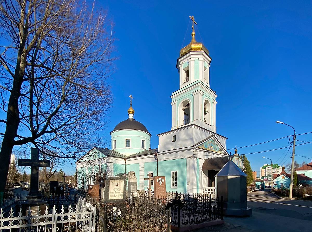 Вид с северо-запада, фасады. Церковь Троицы Живоначальной на Троицком кладбище, Орёл (Орёл, город, Орловская область)