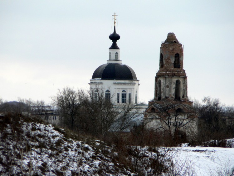 Мценск. Церковь Воздвижения Креста Господня. общий вид в ландшафте
