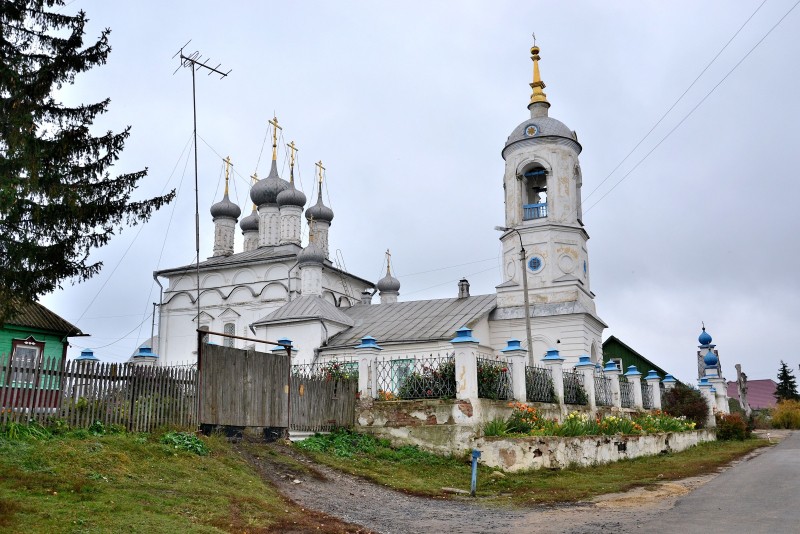 Мценск. Церковь Петра и Павла. общий вид в ландшафте