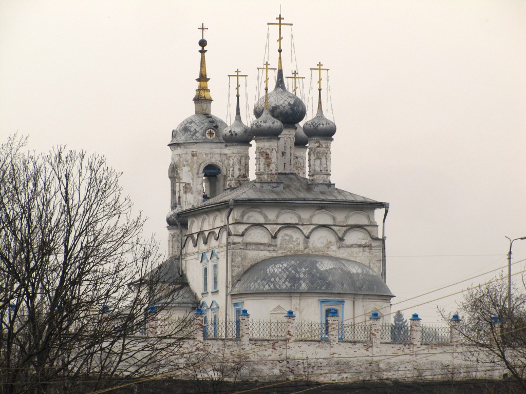Мценск. Церковь Петра и Павла. фасады, Вид из-за реки