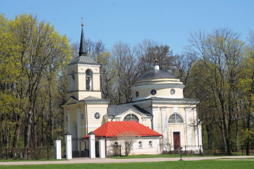 Спасское-Лутовиново. Церковь Спаса Преображения. общий вид в ландшафте