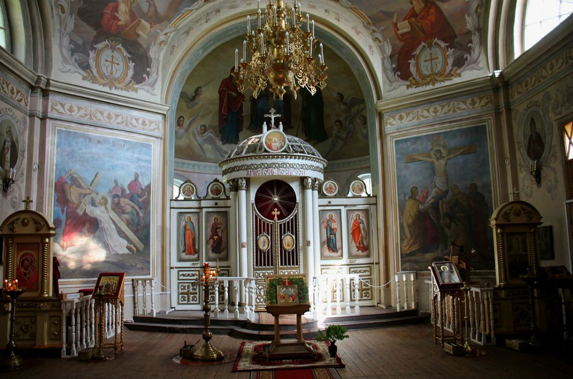 Церковь Преображения Господня, Спасское-Лутовиново (Мценский район и г. Мценск, Орловская область). интерьер и убранство, Основной объем и алтарь