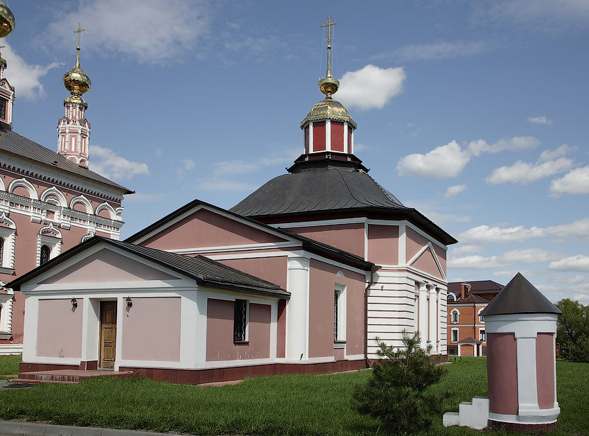 Суздаль. Суздальский православный лицей. Церковь Флора и Лавра. фасады