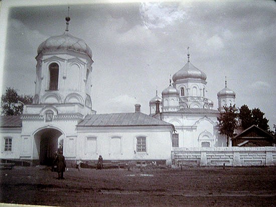 Бобров. Церковь Успения Пресвятой Богородицы. архивная фотография, источник: http://hram-uspenie.ru