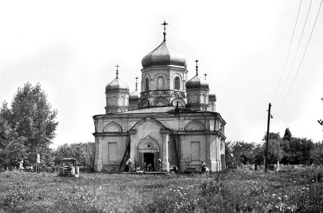 Церковь Успения Пресвятой Богородицы, Бобров (Бобровский район, Воронежская область). архивная фотография, фотоснимок с фотографии, сделанной в 1977 году