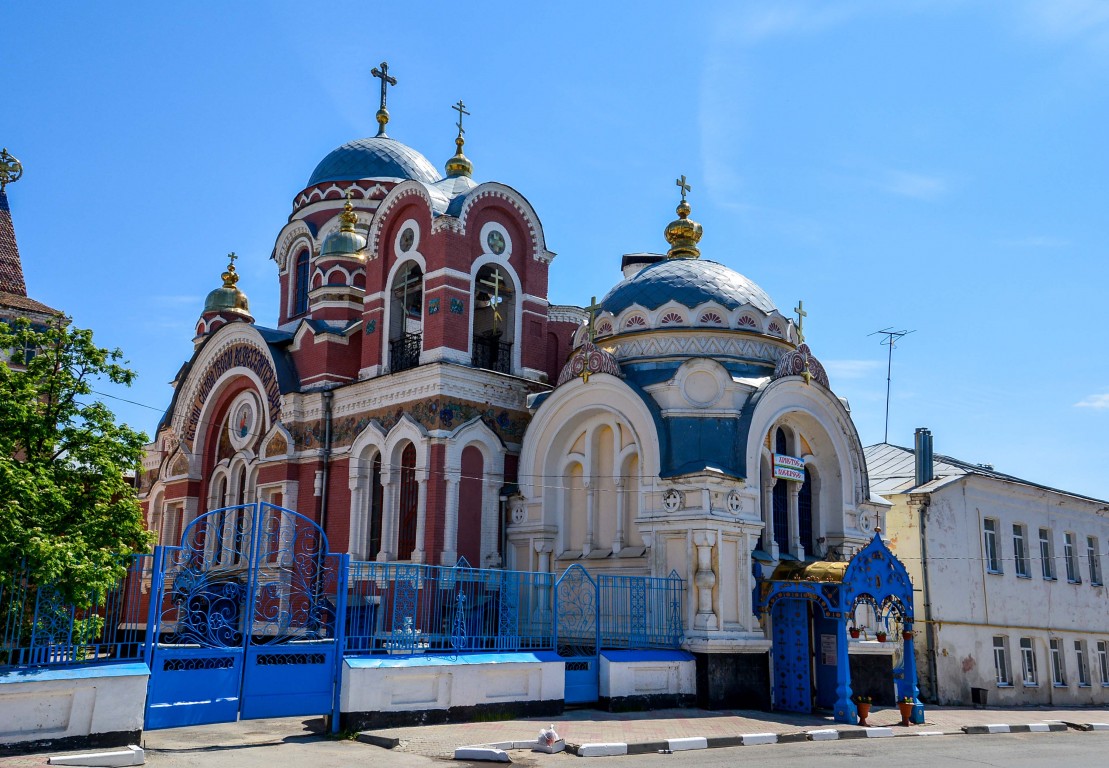 Елец. Церковь Михаила Тверского и Александра Невского. общий вид в ландшафте
