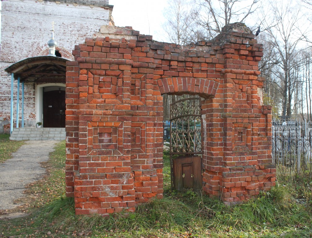 Глазово. Церковь Успения Пресвятой Богородицы. архитектурные детали, Калитка западных ворот ограды