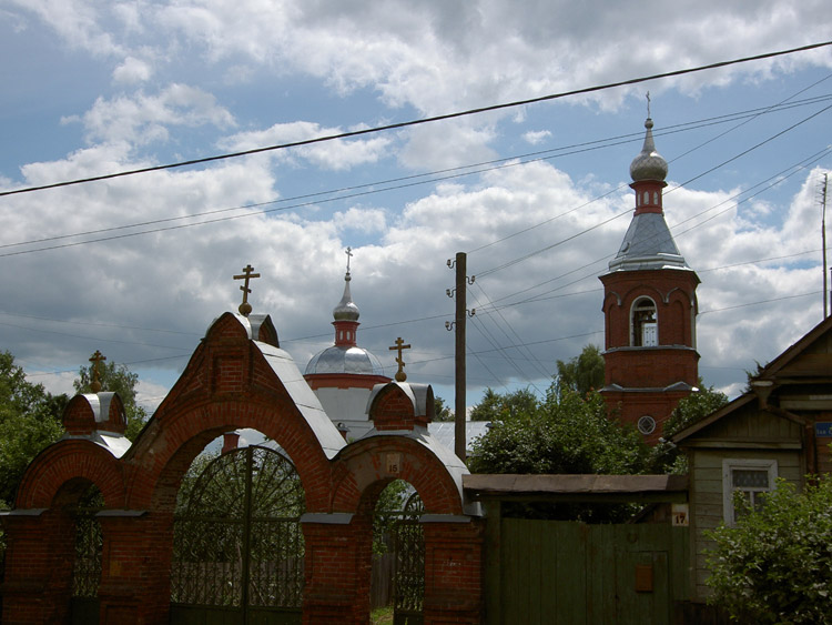 Церковь Покрова Пресвятой Богородицы, Верея (Наро-Фоминский городской округ, Московская область). общий вид в ландшафте