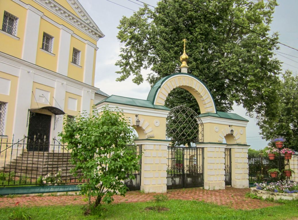Церковь Константина и Елены, Верея (Наро-Фоминский городской округ, Московская область). дополнительная информация, Южные боковые ворота ограды