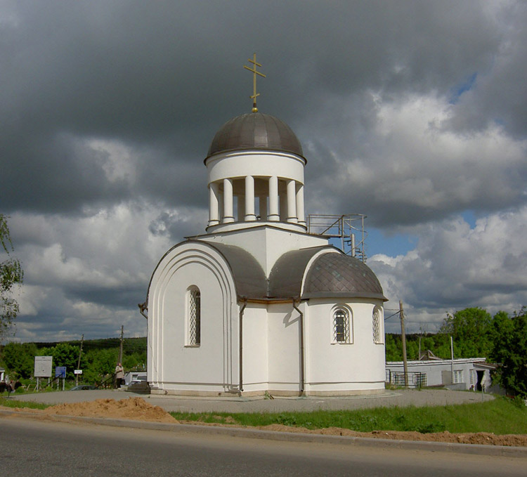 Мытищи. Церковь Воскресения Словущего на Волковском кладбище. общий вид в ландшафте