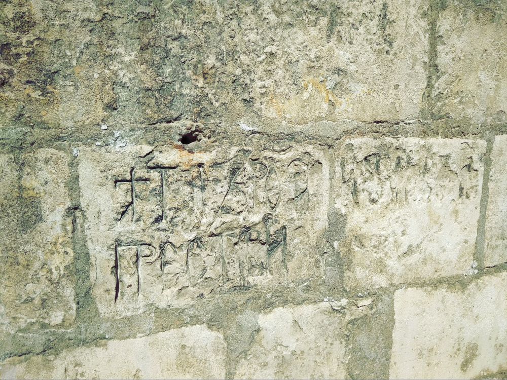 Мещанский. Церковь Трифона мученика в Напрудной. архитектурные детали, граффити 