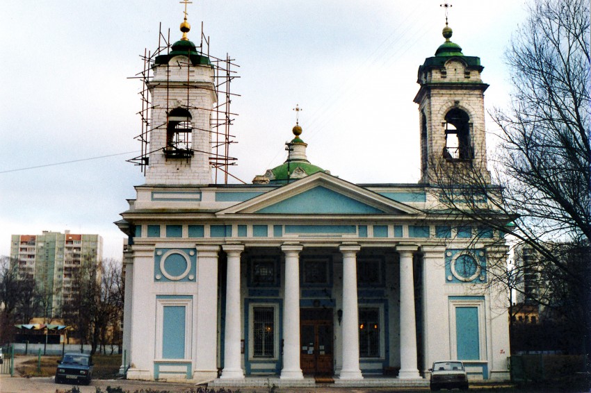 Храм сошествия святого духа на лазаревском кладбище