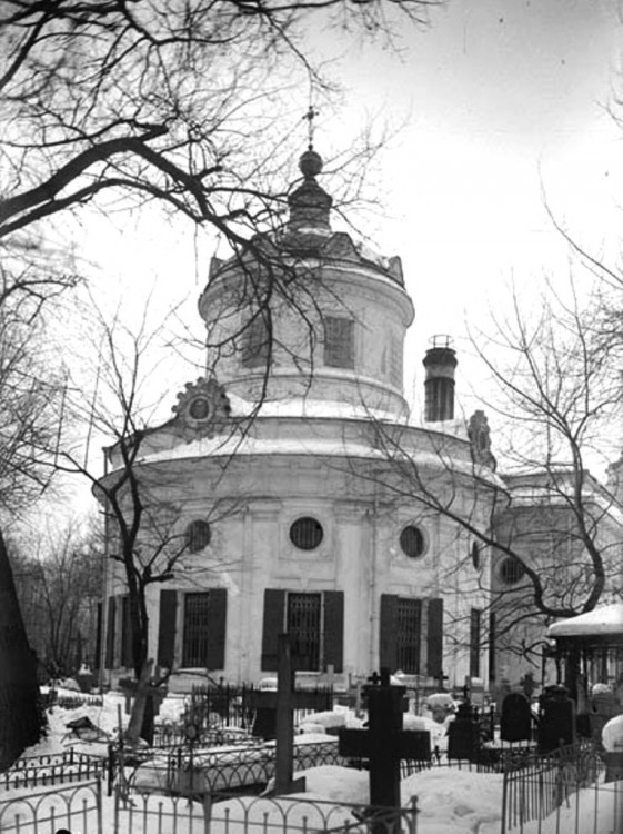 Храм сошествия святого духа на лазаревском кладбище