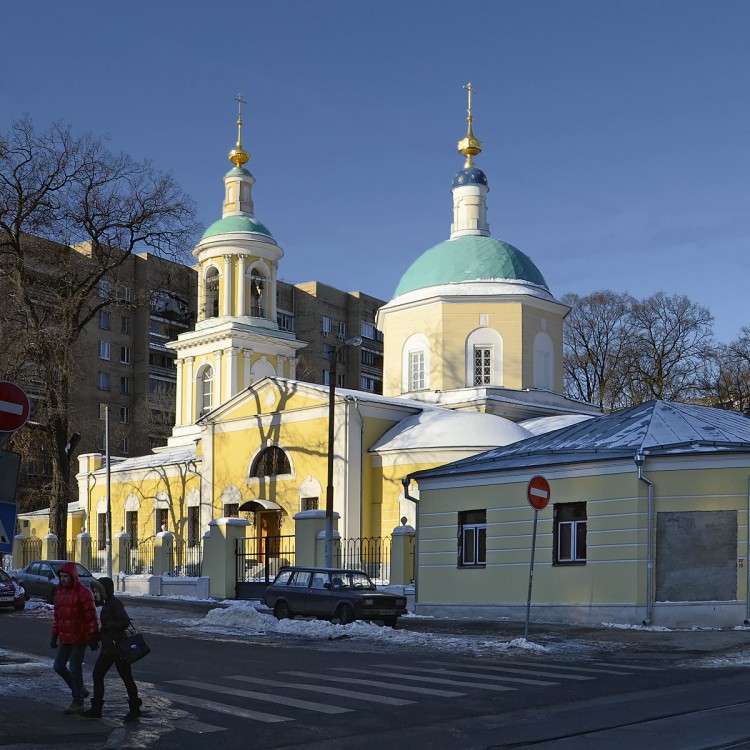 Церковь Тихвинской иконы Божией Матери в Сущёве, Тверской (Центральный административный округ (ЦАО), г. Москва). общий вид в ландшафте
