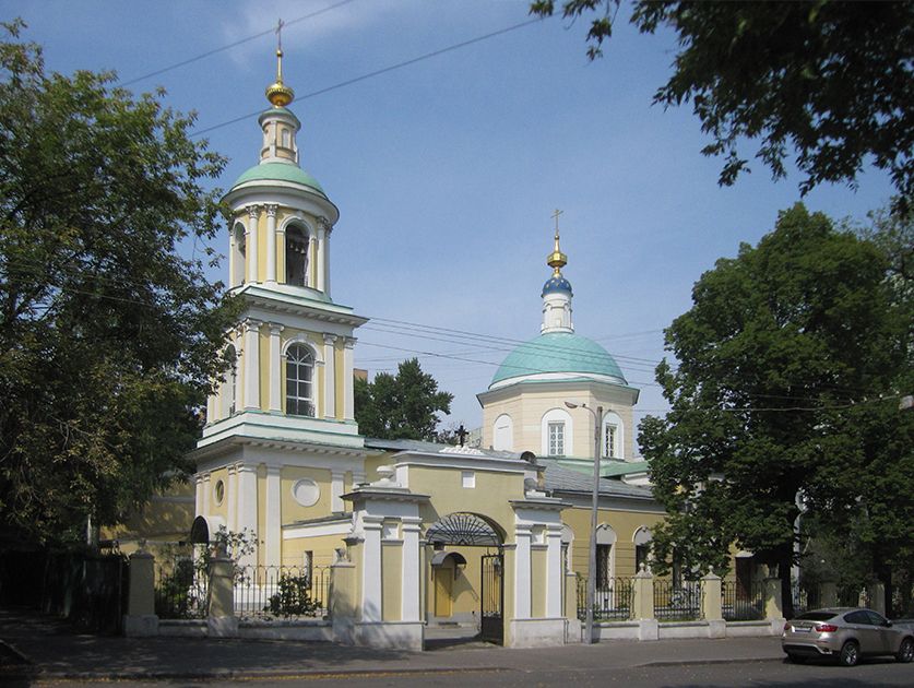 Церковь Тихвинской иконы Божией Матери в Сущёве, Тверской (Центральный административный округ (ЦАО), г. Москва). общий вид в ландшафте